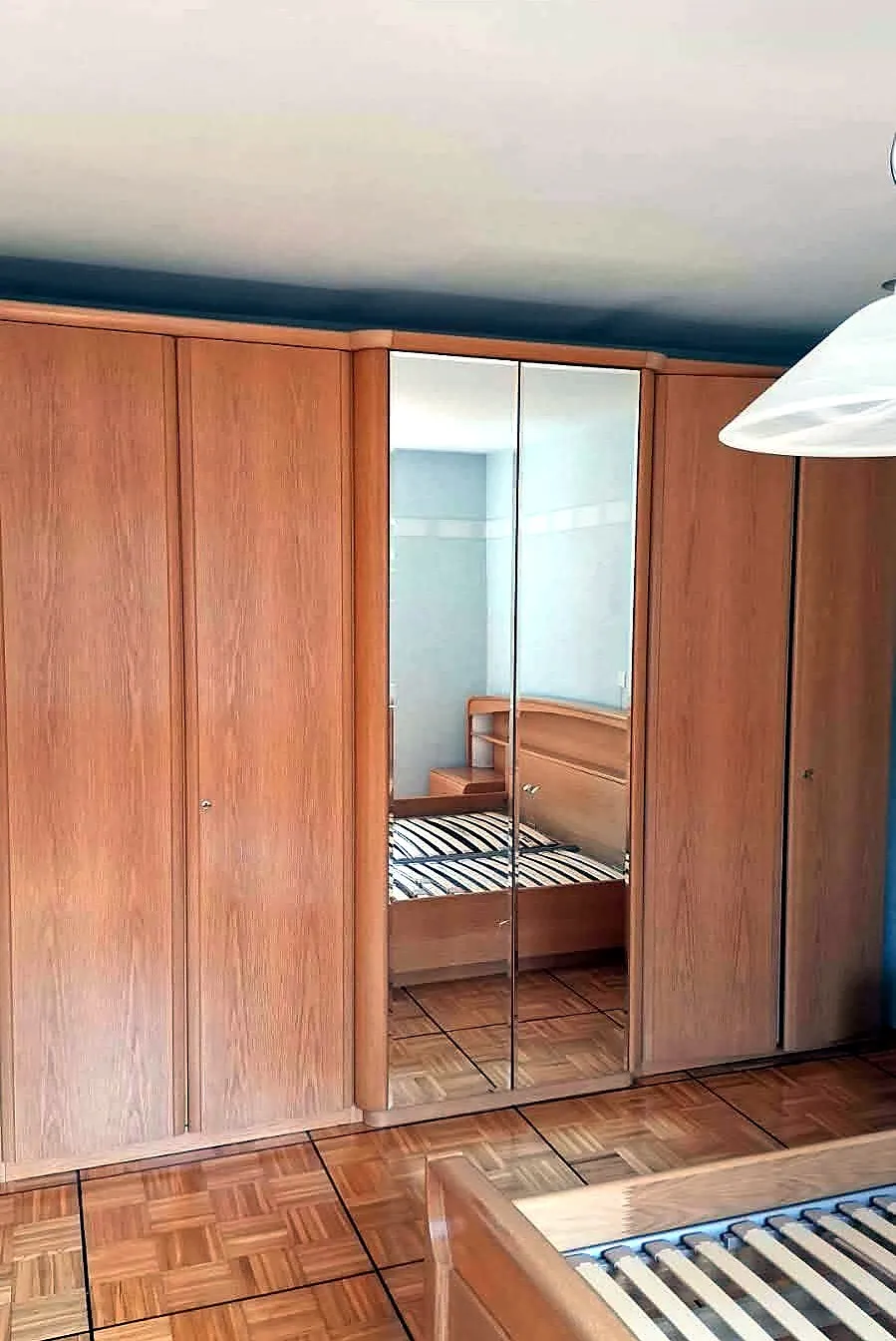 Kleiderschrank vor dem Abbau